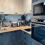 3 Bedroom Apt, Spacious, Near South Park