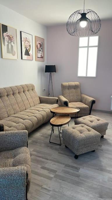 Apartment 3 Bedroom Apt, Spacious, Near South Park
