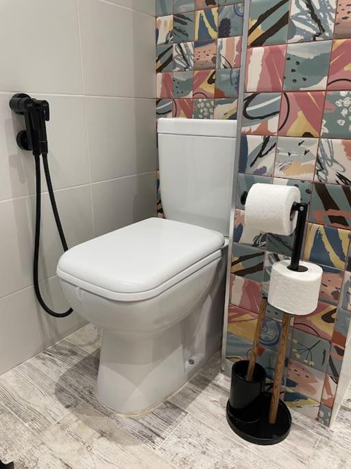 3 Bedroom Apt, Spacious, Near South Park
