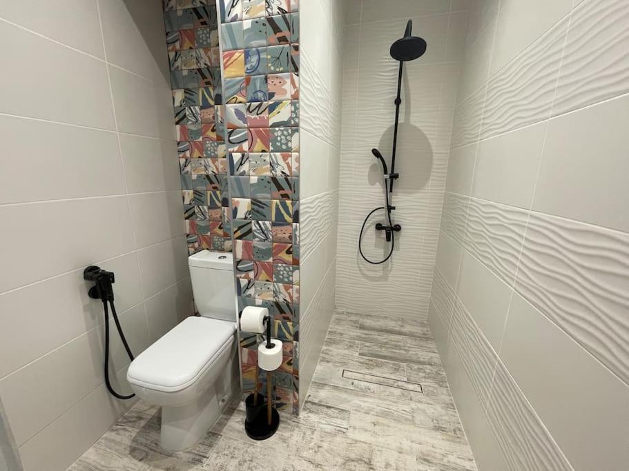 3 Bedroom Apt, Spacious, Near South Park Appartement