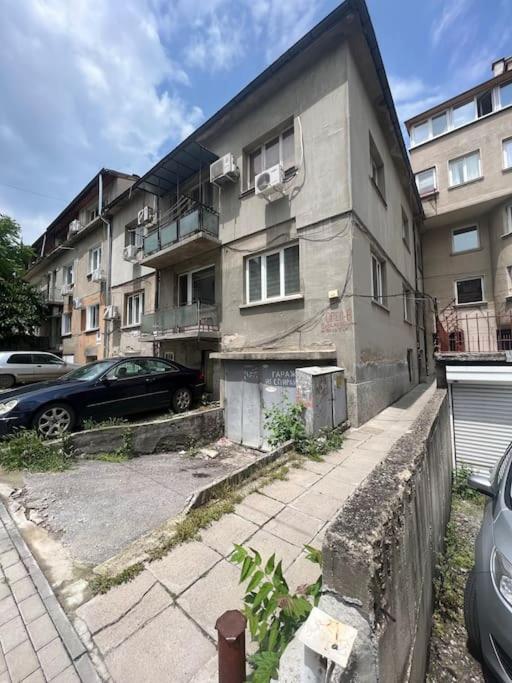 3 Bedroom Apt, Spacious, Near South Park *