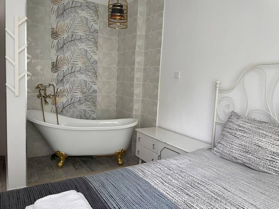 Appartement 3 Bedroom Apt, Spacious, Near South Park *