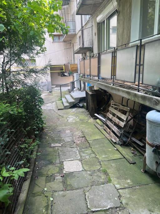 3 Bedroom Apt, Spacious, Near South Park *