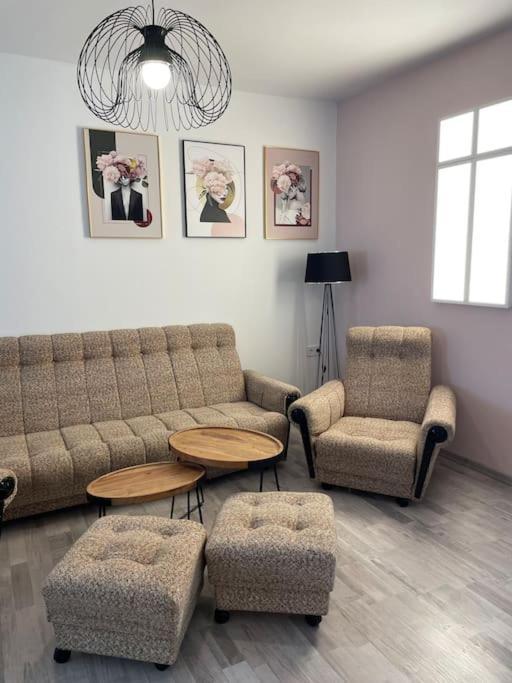 3 Bedroom Apt, Spacious, Near South Park Appartement *